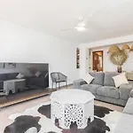 Huge Beachfront For Relaxing Apartman